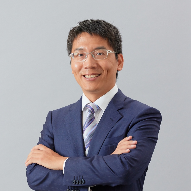 bust_楊 Kingsoft Product Headquarters Manager